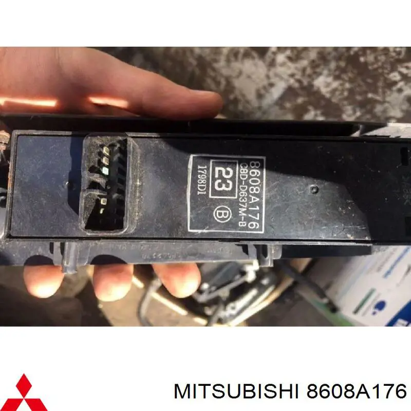 8608A176 Mitsubishi кнопковий блок керування склопідіймачами передній лівий
