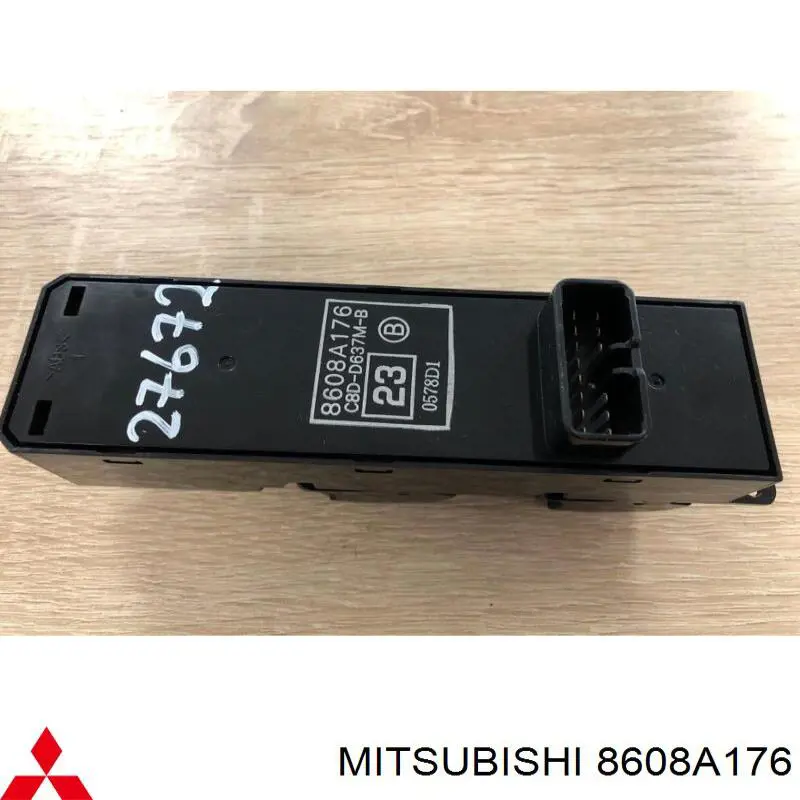 Кнопковий блок керування склопідіймачами передній лівий Mitsubishi 8608A176 ціна, від 20.44 USD