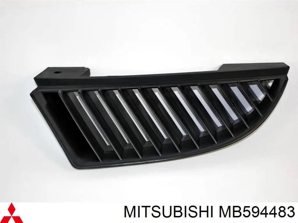 MB594483 Mitsubishi решітка радіатора