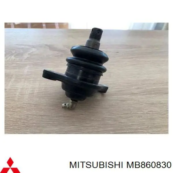 MB860830 Mitsubishi кульова опора, верхня