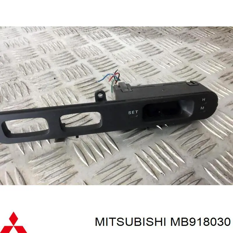 MB918030 Mitsubishi Годинники в салон, на панелі