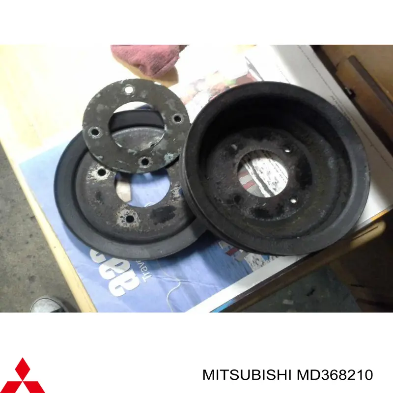 Купити MD368210 Mitsubishi Ролик приводного ременя, паразитний