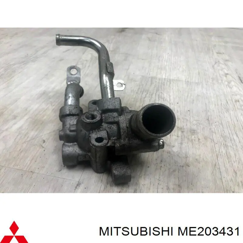 Корпус термостата в зборі на Mitsubishi Pajero III 