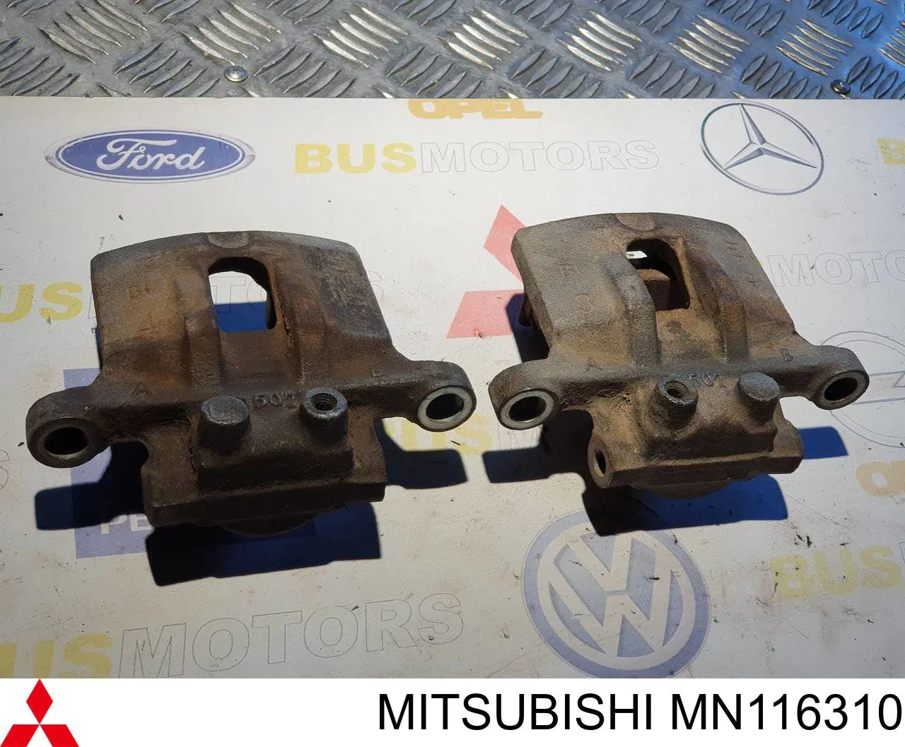 Купити MN116310 Mitsubishi Супорт задній правий