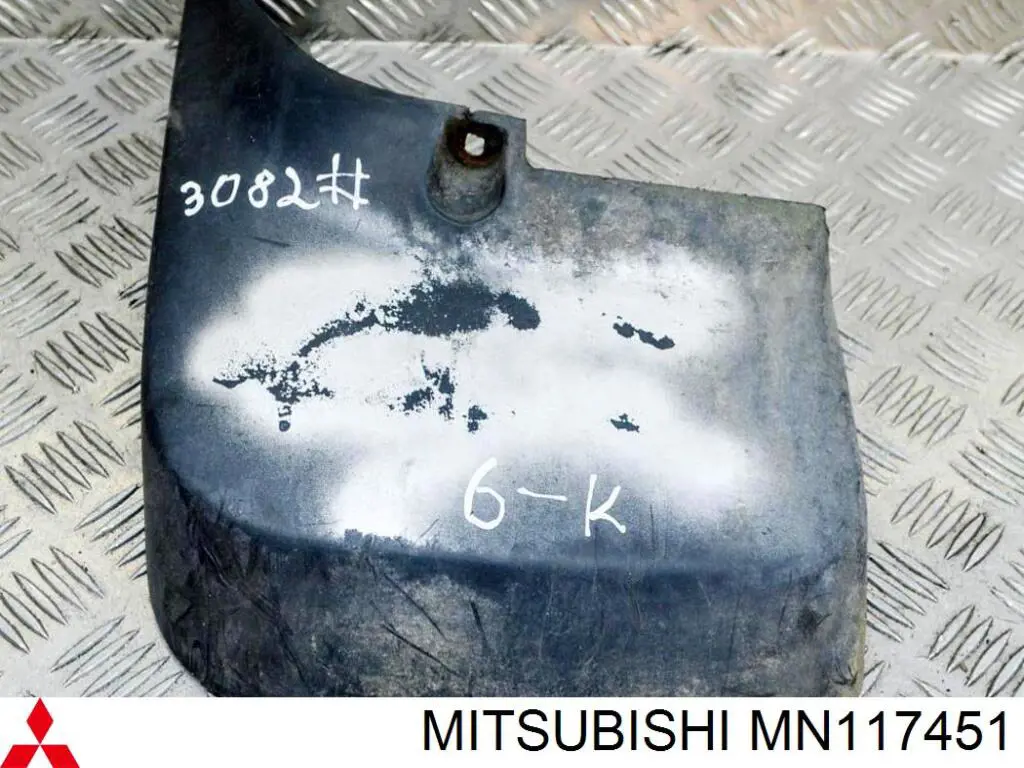 Купити MN117451 Mitsubishi Бризковики задній, лівий