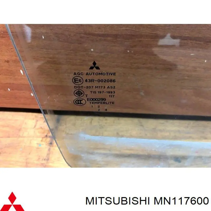 Купити MN117600 Mitsubishi Скло передніх дверей, правою