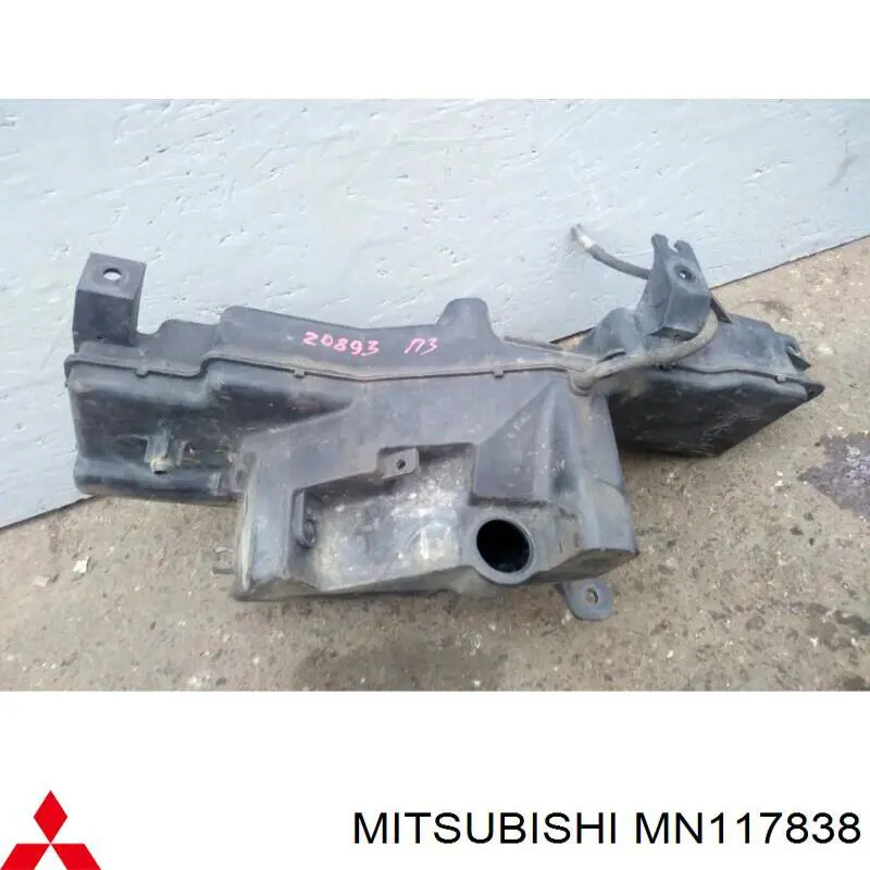MN117838 Mitsubishi бачок омивача скла