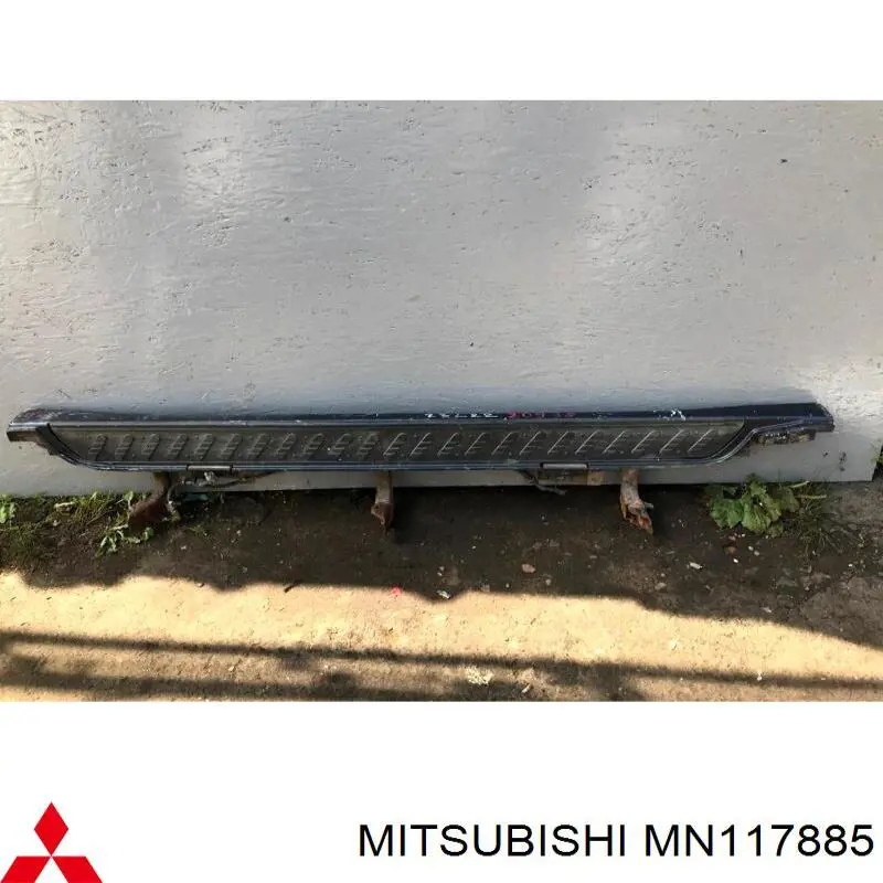 Підніжка ліва Mitsubishi Pajero 3 (Міцубісі Паджеро)