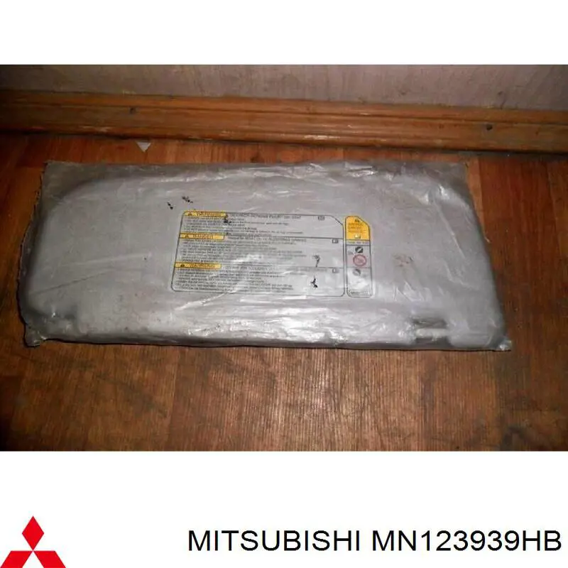 MN123939HB Mitsubishi Козирок протисонячний