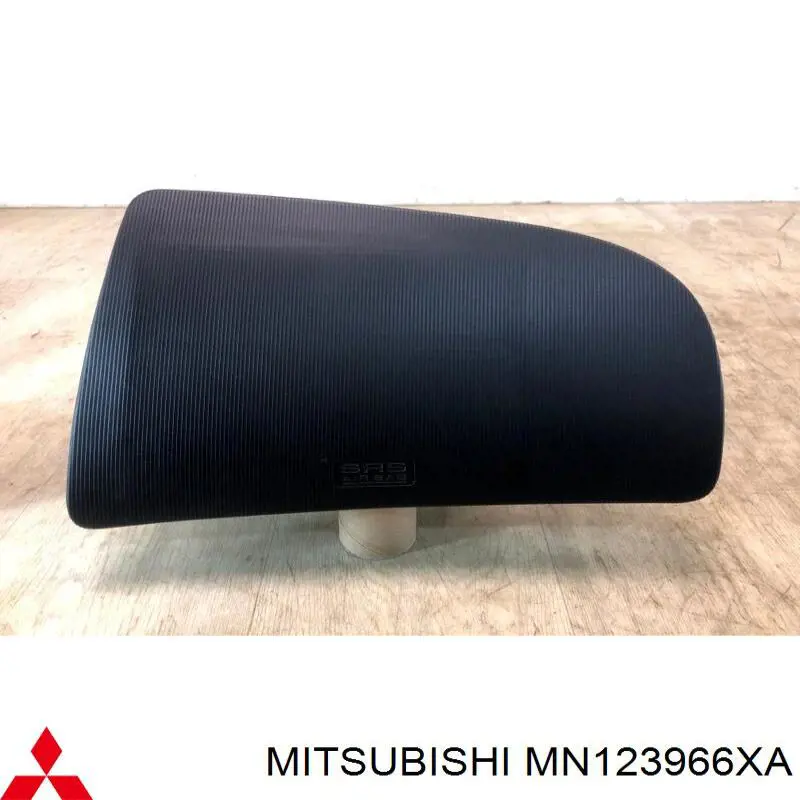 Подушка безпеки бокова Mitsubishi MN123966XA ціна, від 35.41 USD