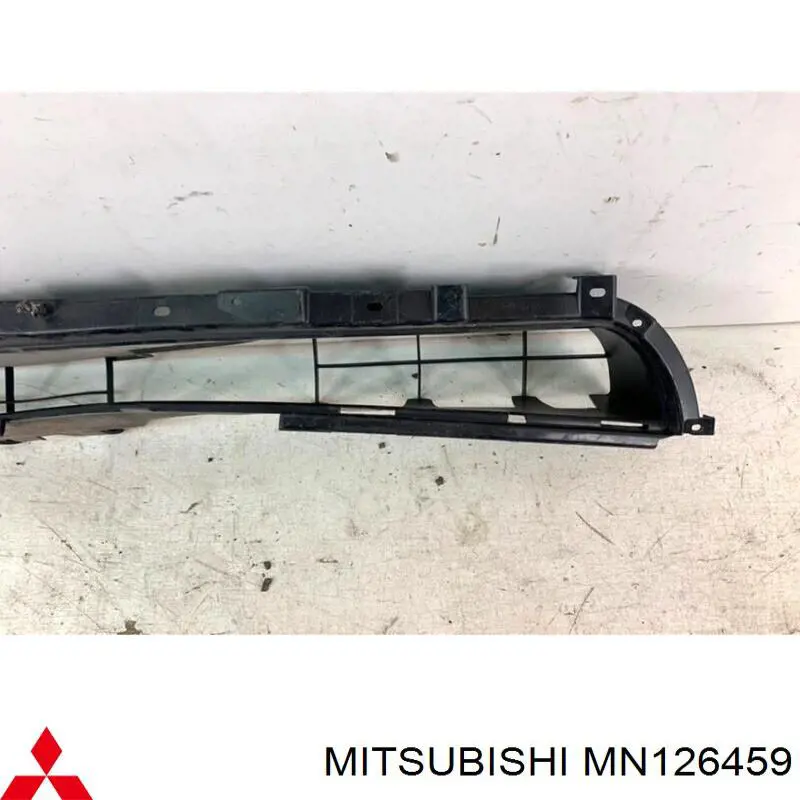 Решітка переднього бампера Mitsubishi MN126459 ціна, від 22.52 USD