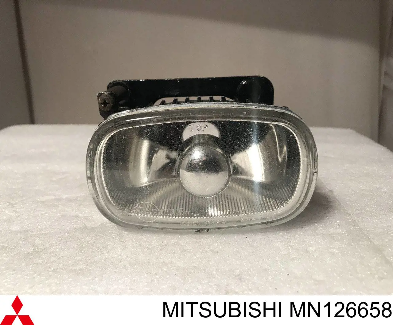 MN126658 Mitsubishi фара протитуманна, права