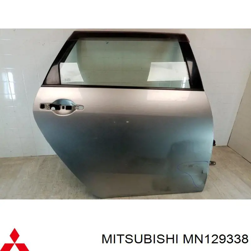 Скло задньої двері правої Mitsubishi Grandis (NAW) (Міцубісі Грандіс)