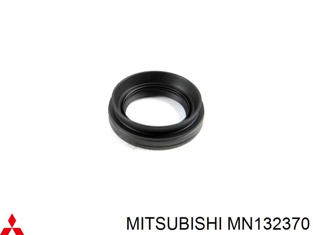 MN132370 Mitsubishi Сальник півосі переднього моста, правої