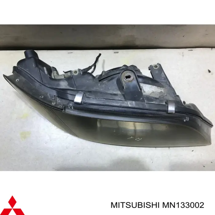 Купити MN133002 Mitsubishi Права блок фара