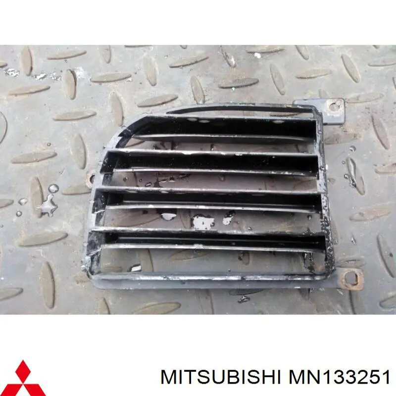 Решітка переднього бампера, ліва Mitsubishi MN133251 ціна, від 80.35 USD