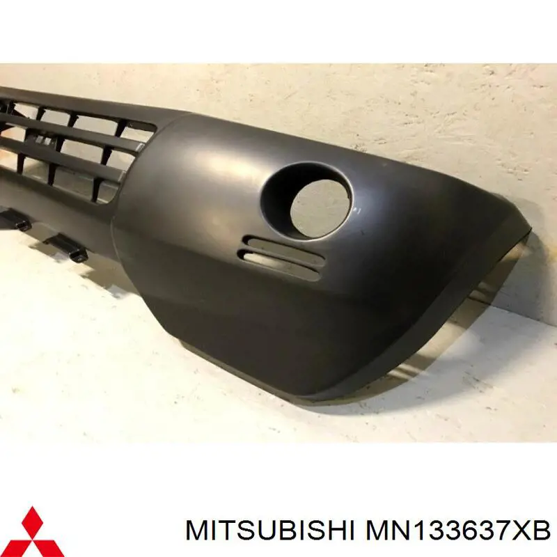 MN133637XB Mitsubishi бампер передній