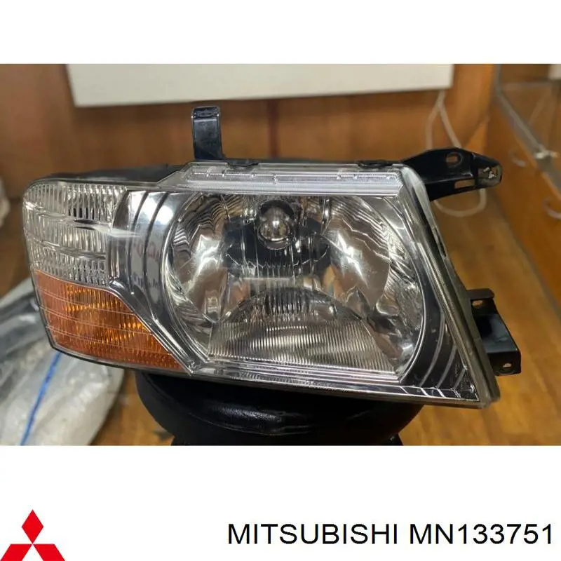 Фари Mitsubishi MN133751 ціна, від 98.43 USD