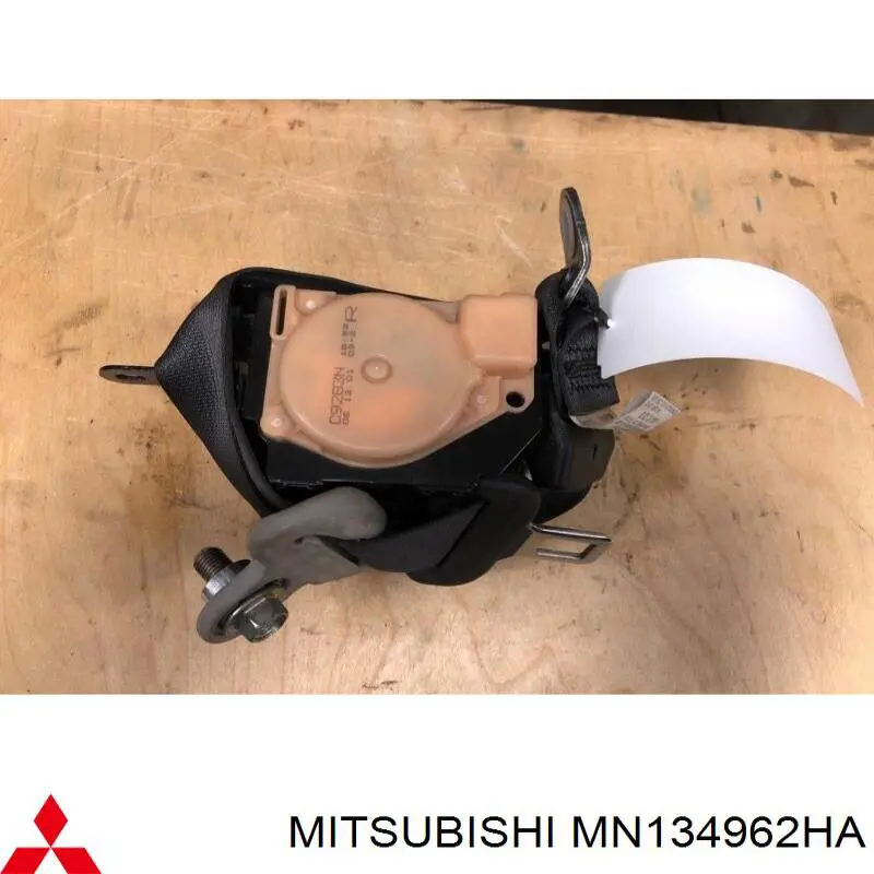 Пасок безпеки передній правий Mitsubishi MN134962HA ціна, від 16.93 USD
