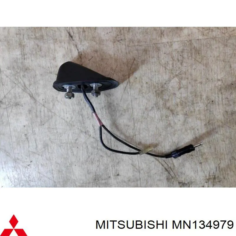 MN134979 Mitsubishi Антена на дах