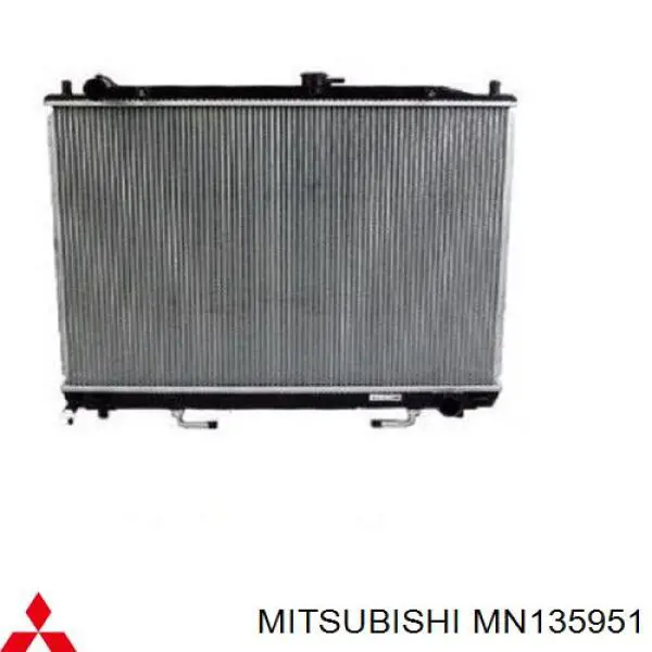 Радіатор охолодження двигуна MN135951 Mitsubishi