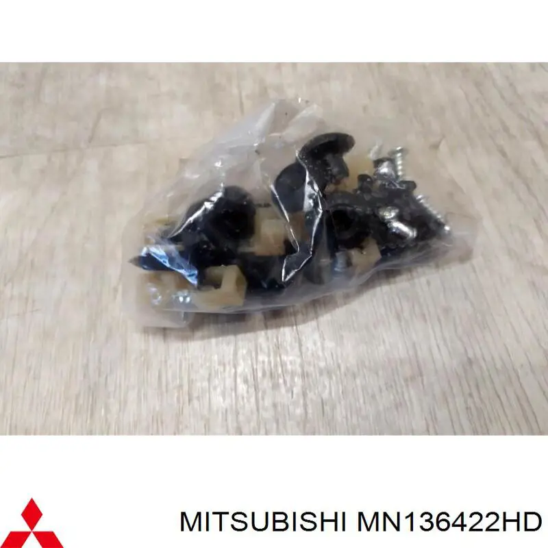 MN136422HD Mitsubishi накладка підніжки
