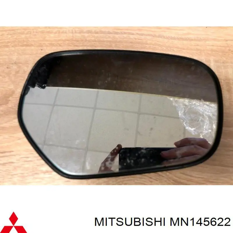MN145640 Mitsubishi Дзеркальний елемент правий
