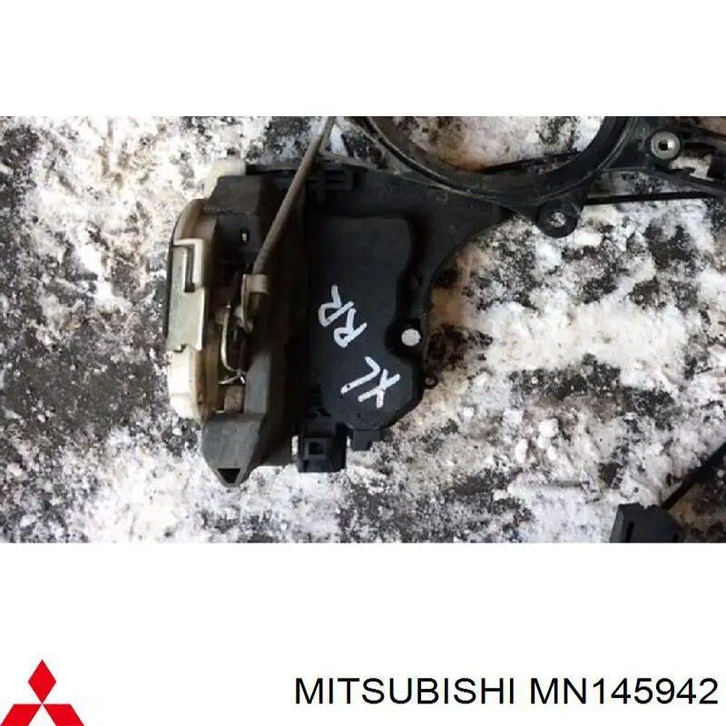 MN145942 Mitsubishi Замок задніх дверей, правих