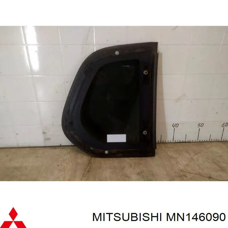 Скло багажного відсіку, праве Mitsubishi MN146090 ціна, від 55.30 USD