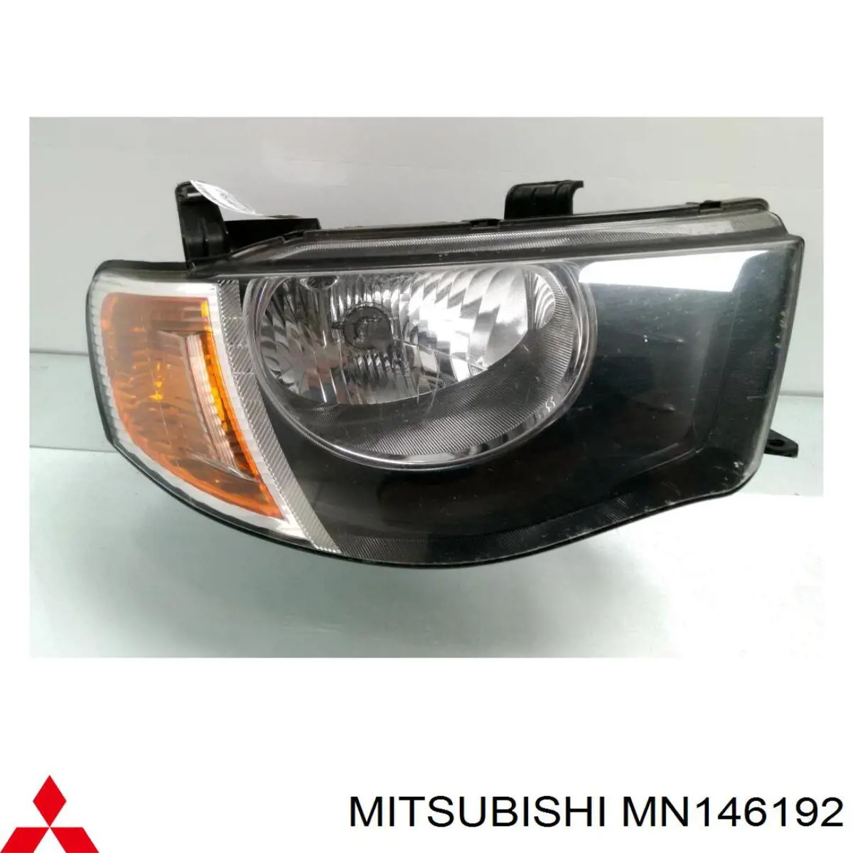 Фара правая Mitsubishi MN146192 ціна, від 84.65 USD