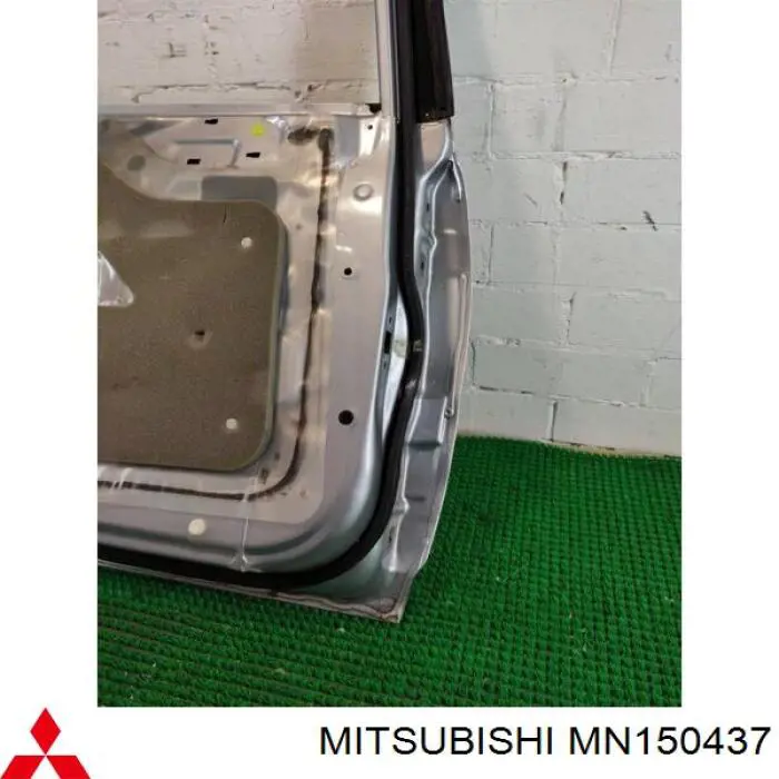 MN150437 Mitsubishi Двері пасажирськи задні ліві