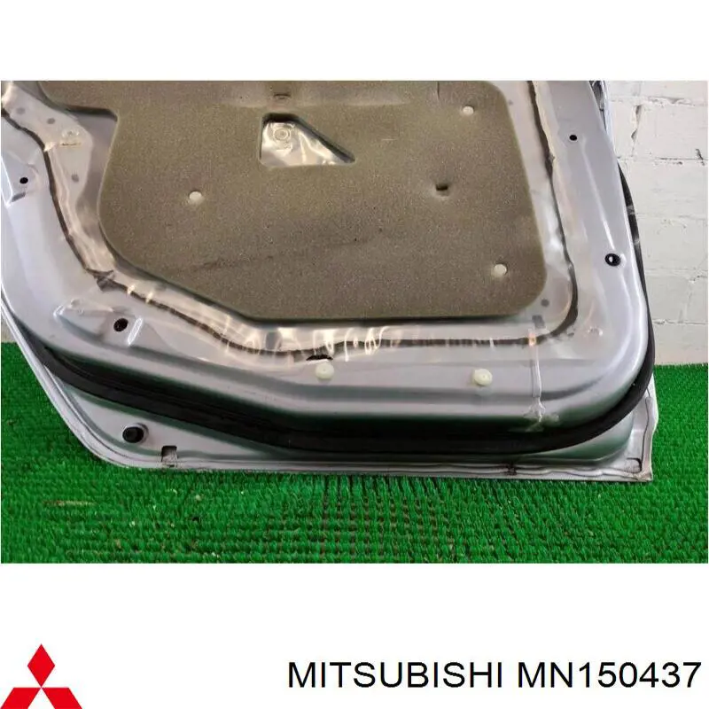 Двері задні Mitsubishi MN150437 ціна, від 70.54 USD