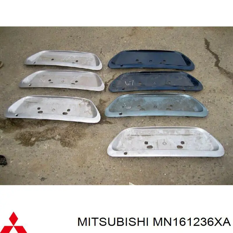 MN161236XA Mitsubishi Накладка на кришку багажника