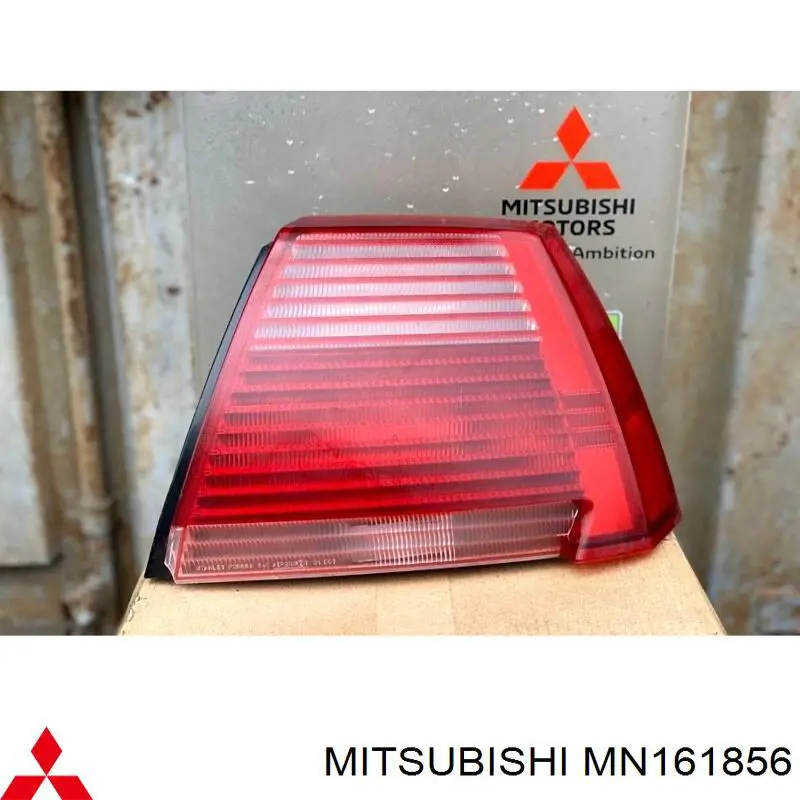Ліхтар задній правий Mitsubishi Galant (Міцубісі Галант)