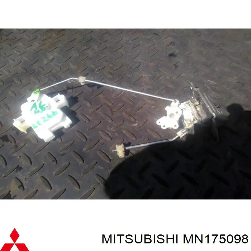 MN175098 Mitsubishi замок кришки багажника/задньої 3/5-ї двері, задній