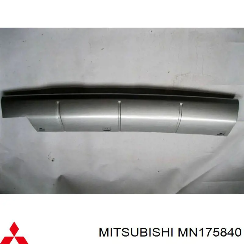 MN175840 Mitsubishi накладка бампера заднього