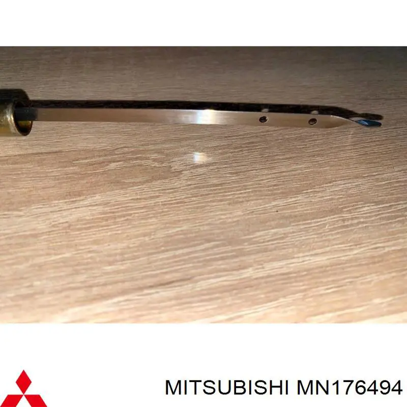 Щуп-індикатор рівня масла в двигуні MN176494 Mitsubishi