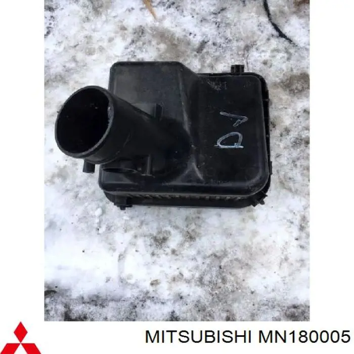 MN180005 Mitsubishi Корпус повітряного фільтра, верхня частина