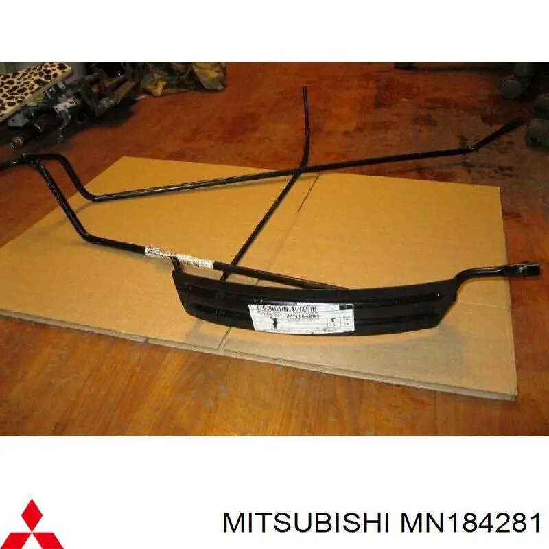 MN184281 Mitsubishi Кріплення запаски