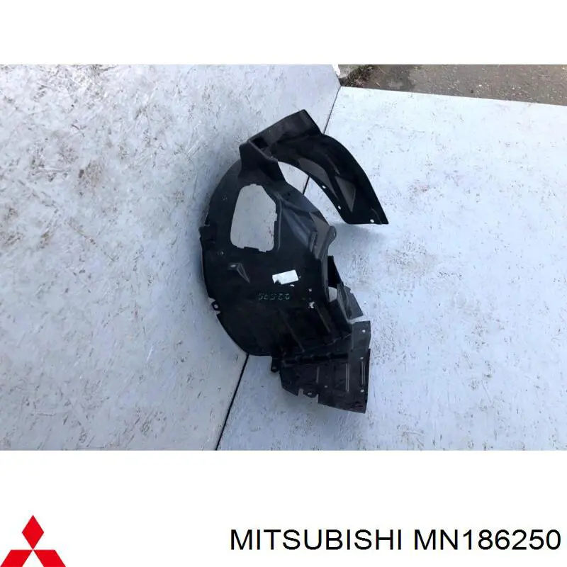 Підкрилок переднього крила, правий Mitsubishi Colt 6 (Z3A) (Міцубісі Кольт)