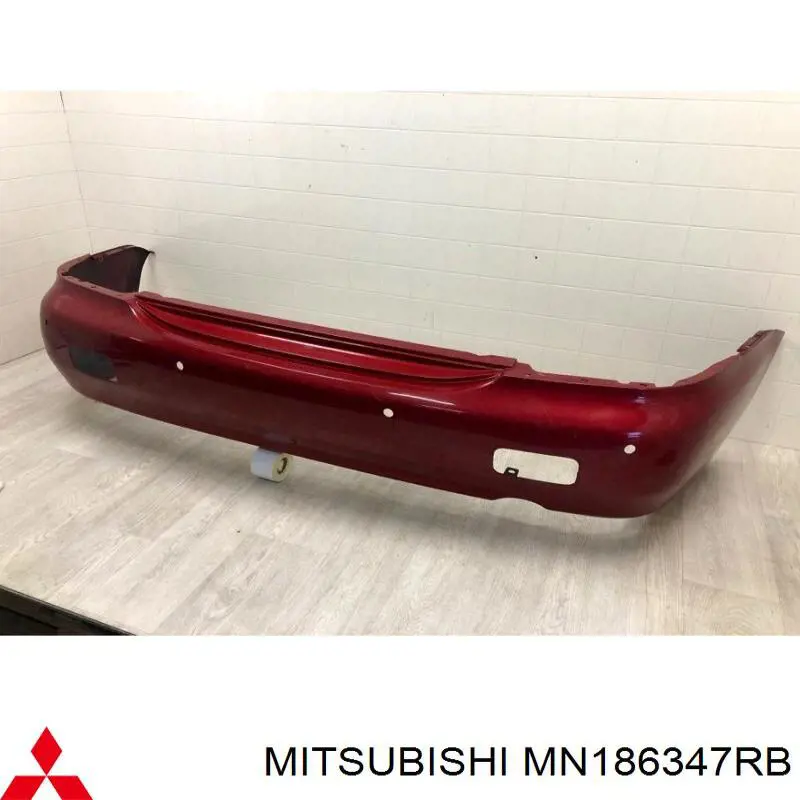 MN186347BA Mitsubishi бампер задній