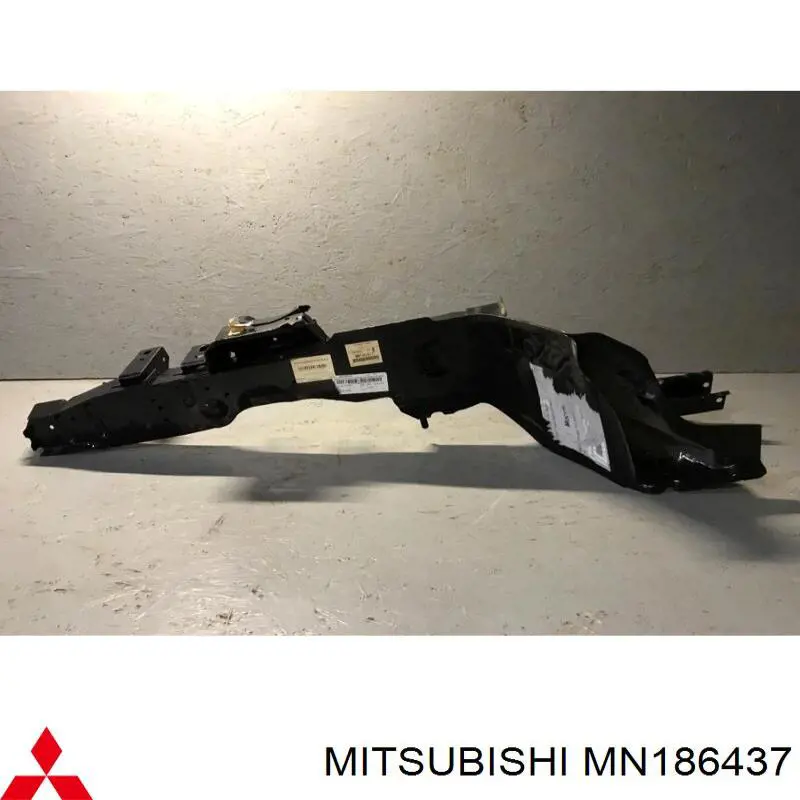 MN186437 Mitsubishi Чверть передня ліва