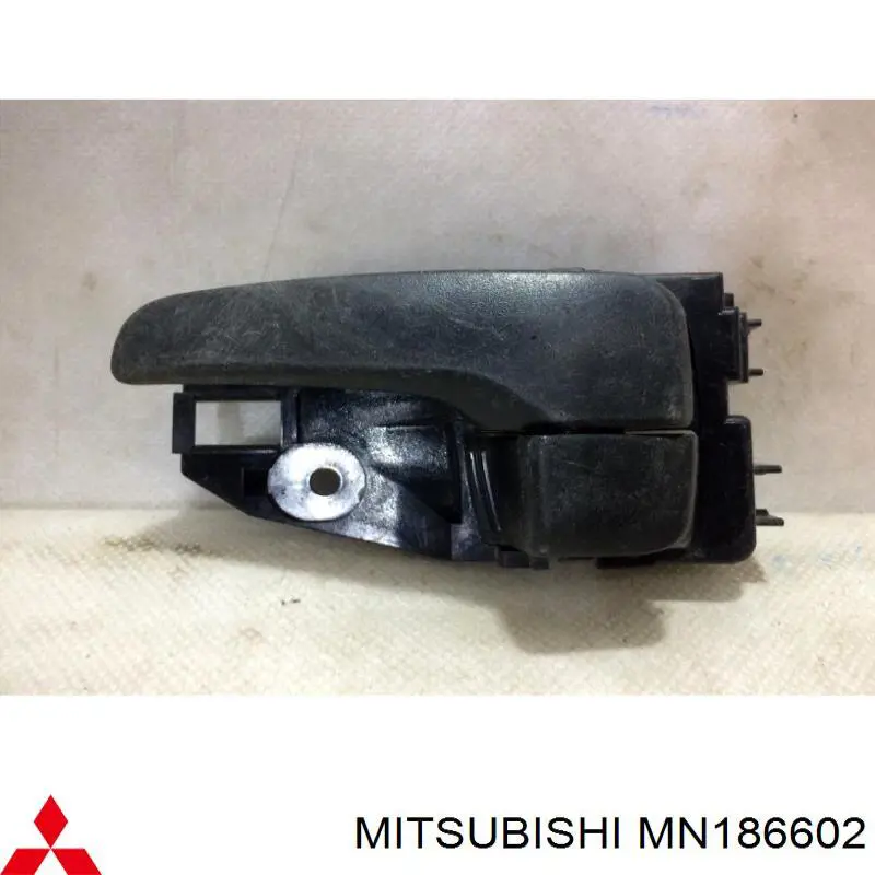 Панель багажного відсіку Mitsubishi MN186602 ціна, від 132.62 USD