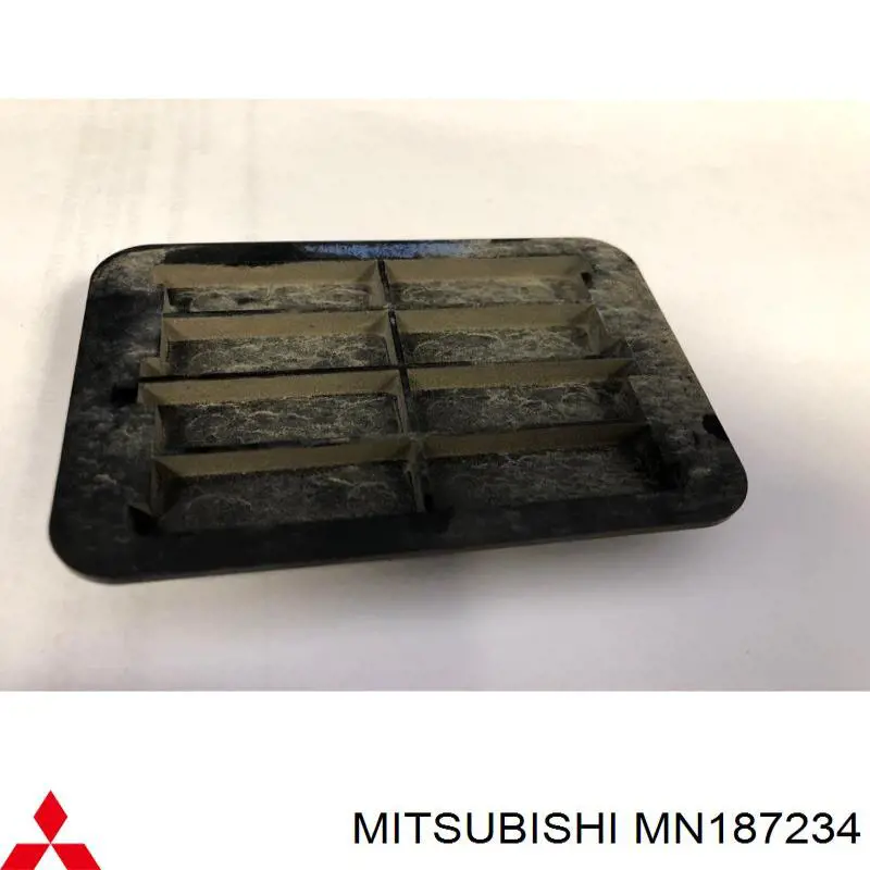 MN187234 Mitsubishi Заглушка кузова (підлоги)