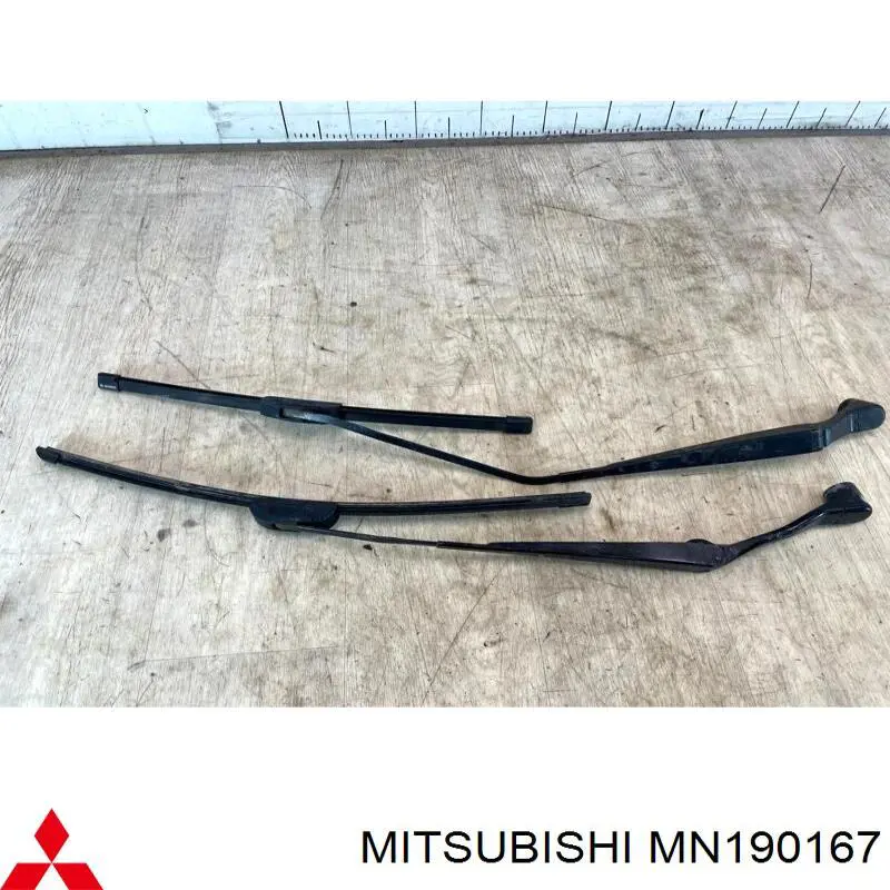 Важіль-поводок склоочисника лобового скла на Mitsubishi Lancer (CSA)