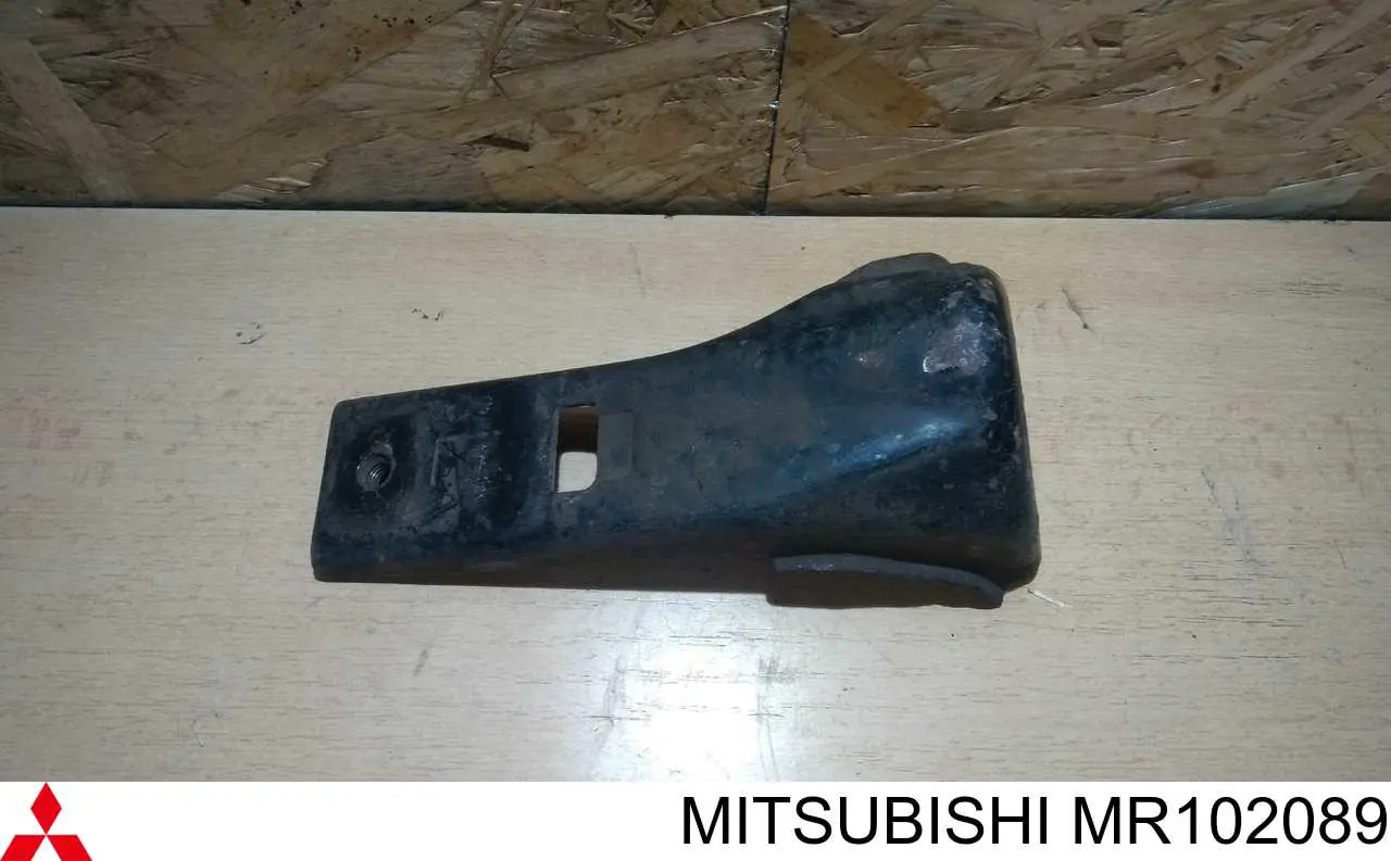 Кронштейн верхнього кріплення стійки заднього стабілізатора Mitsubishi Carisma (DA) (Міцубісі Карізма)