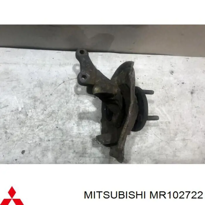 Купити MR102722 Mitsubishi Кулак поворотний передній правий