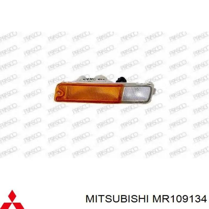 Габарит-покажчик повороту в бампері, правий MR109134 Mitsubishi