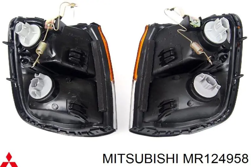 Купити MB831082 Mitsubishi Поворотник правий