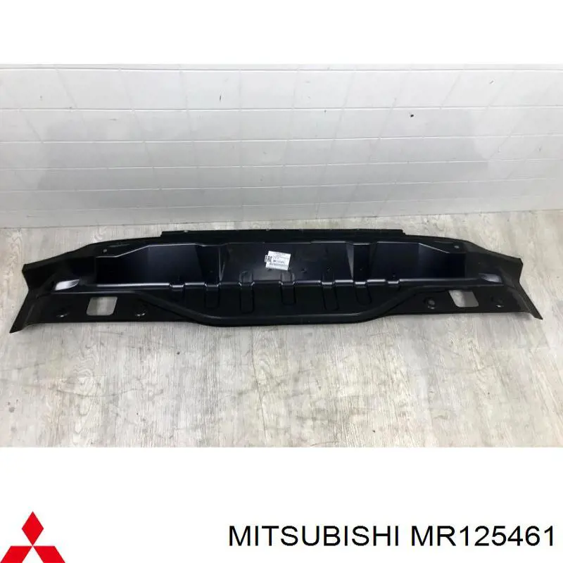 Панель задня, багажного відсіку Mitsubishi Carisma (DA) (Міцубісі Карізма)